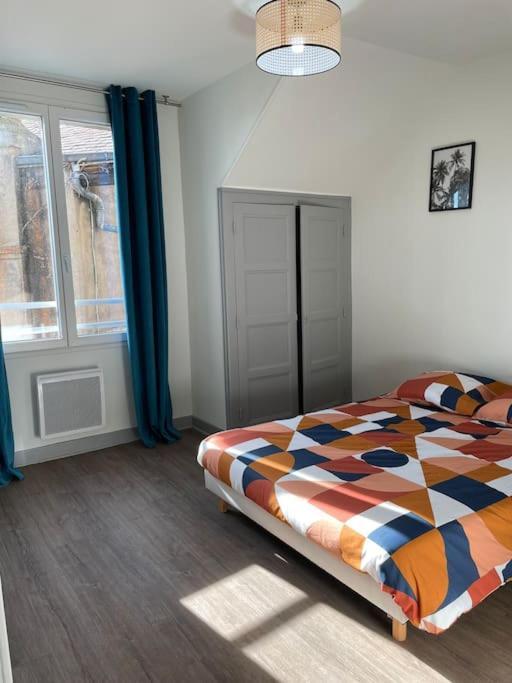 T2 4 Pers Face Gare Sncf Appart Hotel Le Cygne 6 Bourges Ngoại thất bức ảnh